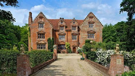 tudor manor houses in england